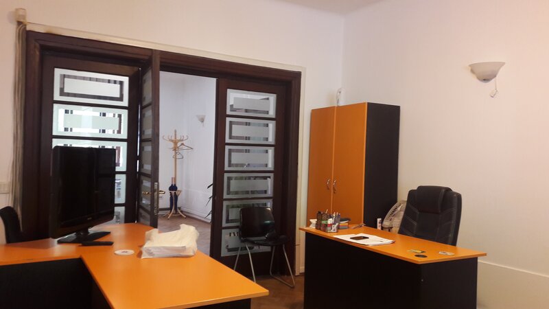 Cotroceni, parter in vila, 4 camere, pentru birouri